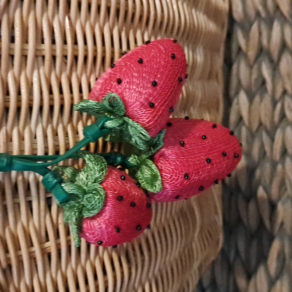 Kate Spade 3D Wicker Strawberry Basket - Picture 9 of 9